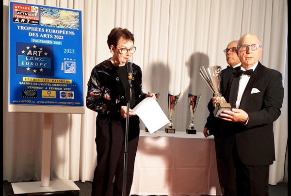 Attribution par le Comité du Jury du Trophée Européen des Arts 2022 à Catherine FEEF, muraliste, artiste peintre, avec félicitations du Jury