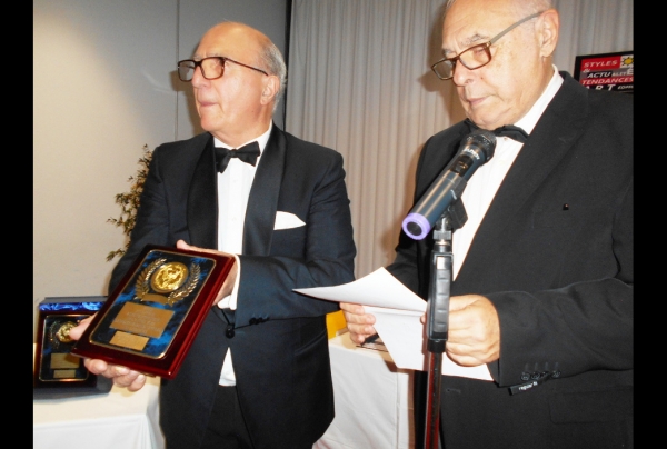 Attribution de la Plaquette Médaille  Artiste d'Honneur de l'Année 2022 à YBAH, Sculpteur,  Lauréate du Palmarès national 2022