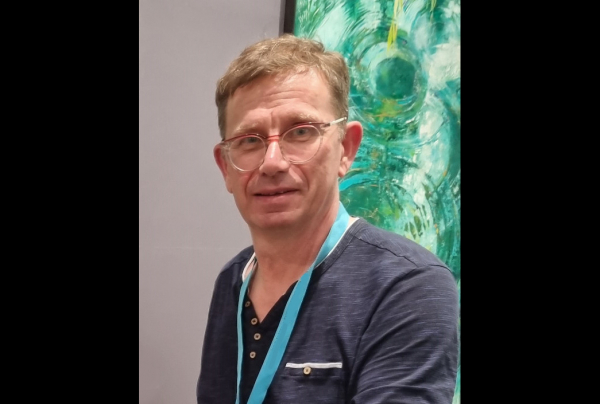 Frédéric STEINLAENDER, artiste pastelliste. La beauté de ses paysages résulte d'une sensibilité ultime, ses pastels sont devenus expression et langage de son être intérieur. Lauréat du Palmarès. Trophée Art du Pastel. Promotion Quentin de La Tour 2025 