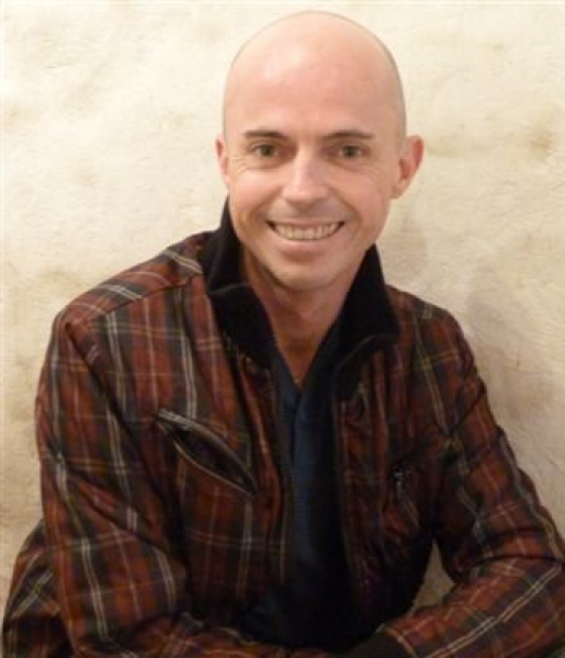 Mathieu THOMAS, PEINTRE CONTEMPORAIN, PARVIENT A FAIRE BASCULER LE GÉOMÉTRIQUE DANS LE POÉTIQUE.