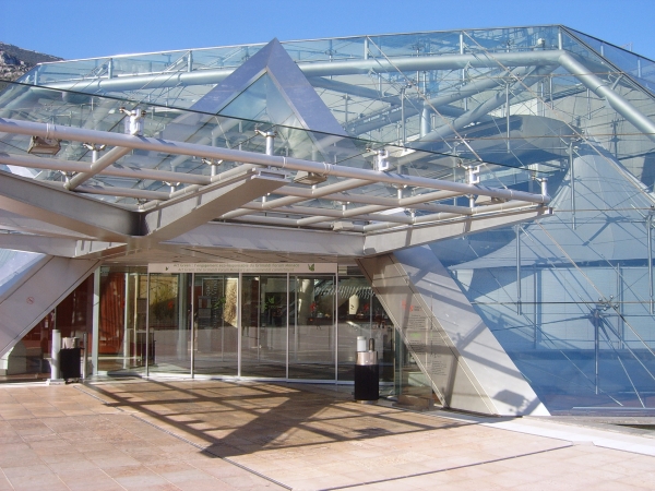 MONACO:  GRIMALDI FORUM MONACO, CENTRE DE CONGRES ET DE CULTURE, ACCUEILLE DE NOMBREUSES EXPOSITIONS. IL A ETE INAUGURE LE 20 JUIL. 2000.
