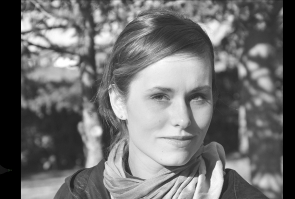 Monika BACOUP-LOZOWSKA, peintre novatrice, une autre perception de l'esthétique par ses recherches sur les pigments et les supports. Des résultats surprenants de talent, qui  poussent les limites de l'art au-delà des habitudes du 