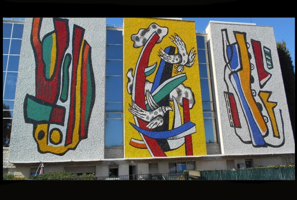 Le Musée National Fernand LEGER à Biot sur la Côte-d'Azur (vue extérieure latérale)