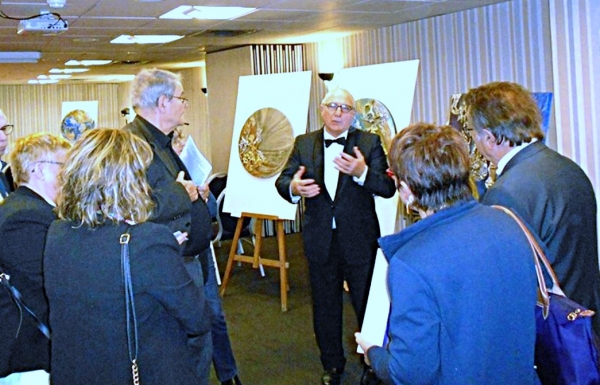  PARIS 2019  Antoine Antolini, critique d'art, commente pour le public 