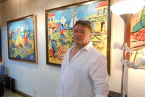 Le peintre PATDEV, peint le Sud comme une respiration ensoleillée. Ses peintures sont à la fois mémoire de la vie et actualité du bord de mer. Ses bancs des poissonnières nous disent la chaleur et une convivialité du littoral au quotidien.
