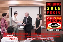 L'artiste CHEN Xingzhou, félicité par le président du Jury Franco-Chinois Antoine Antolini à Pékin, lors du Styles et Tendances dans l'Art International Printemps 2018