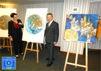 Annie d'Herpin, peintre, déléguée du Comité de l'Hommage, ici avec le peintre Cazorla-Cazo présente 